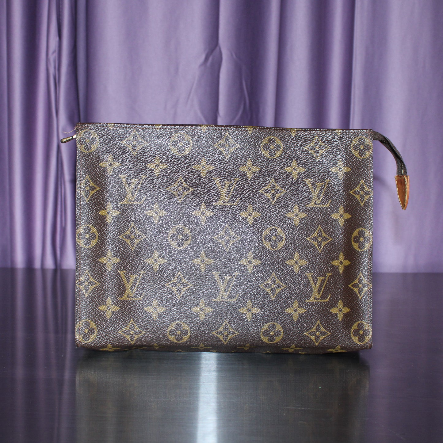 LV Poche Toilette
