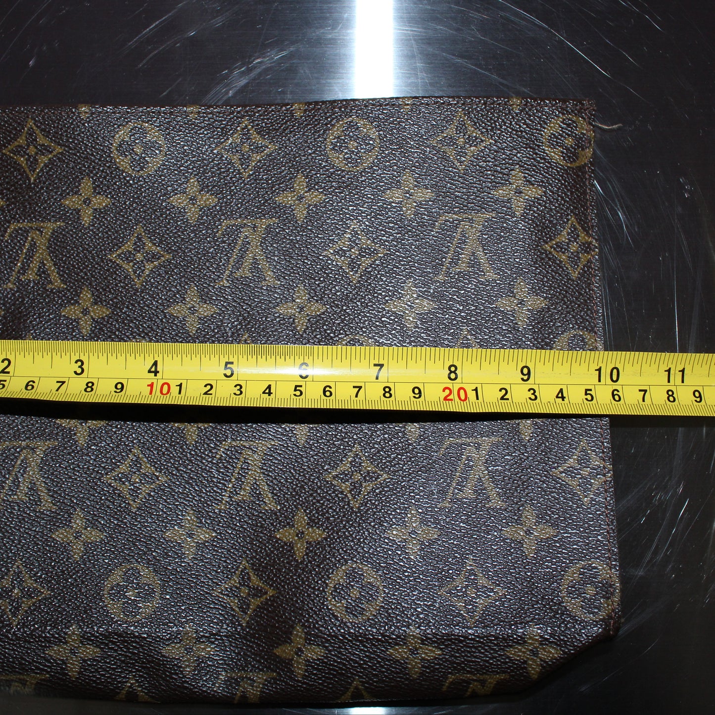 LV Poche Toilette