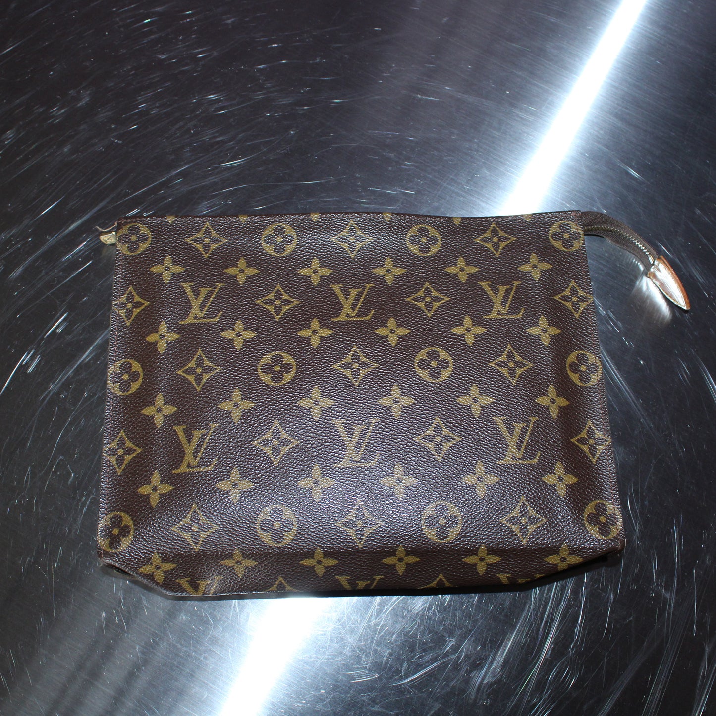 LV Poche Toilette