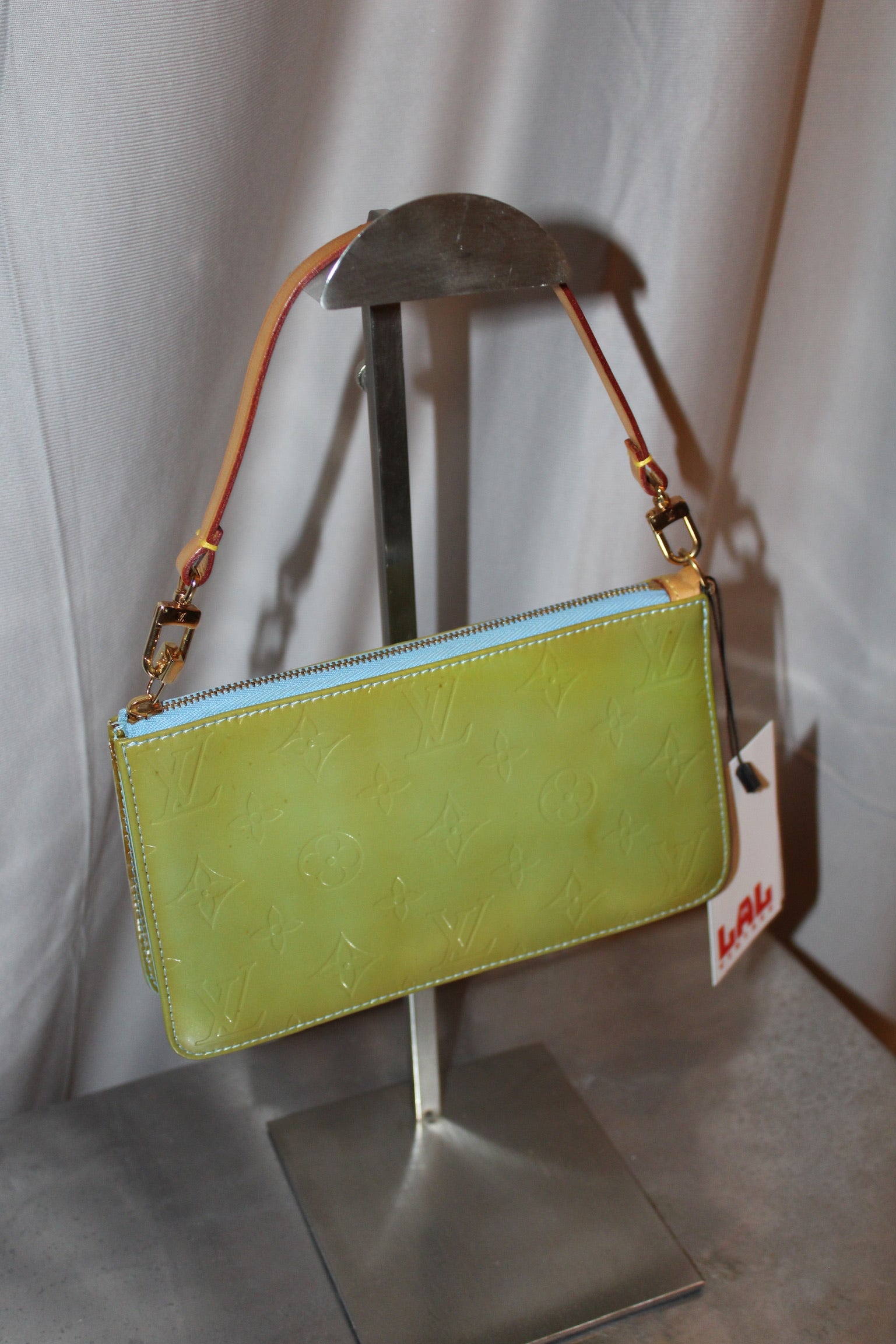 LV pochette green Vernis