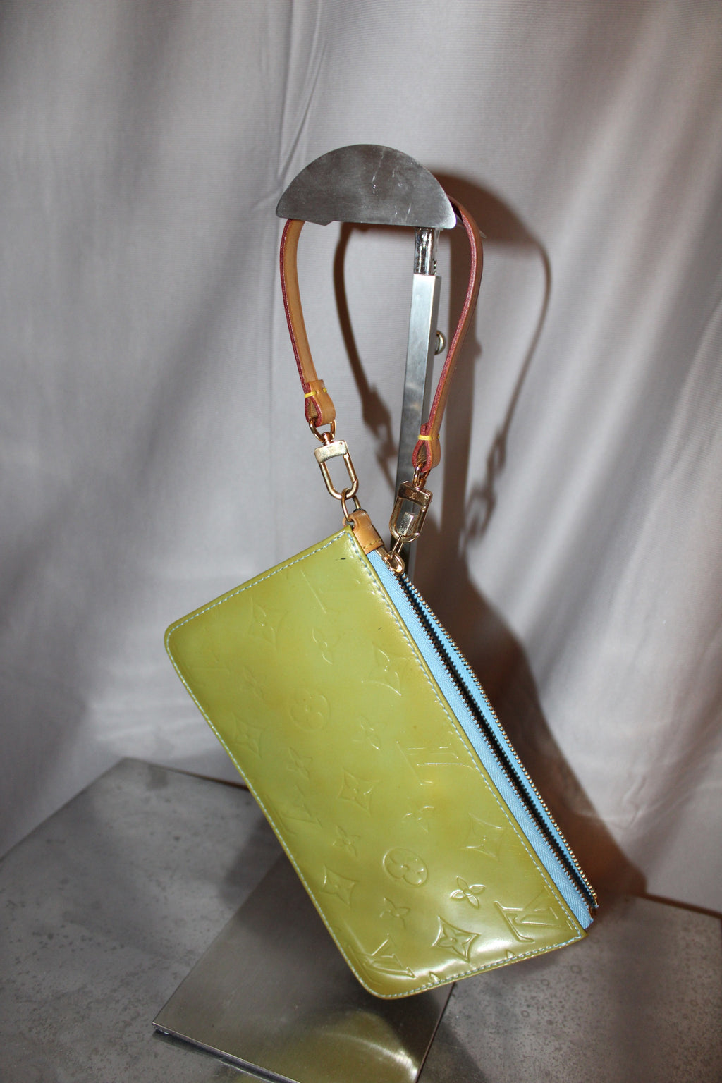 LV pochette green Vernis