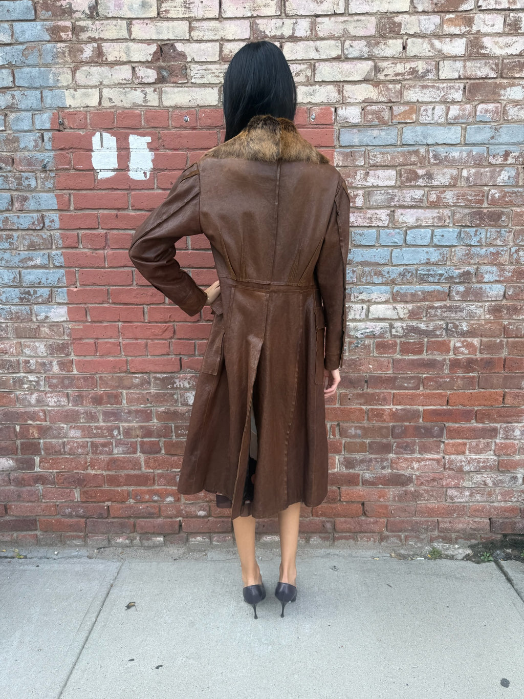 Vintage Leather Jacket with Adjustable Fur Collar