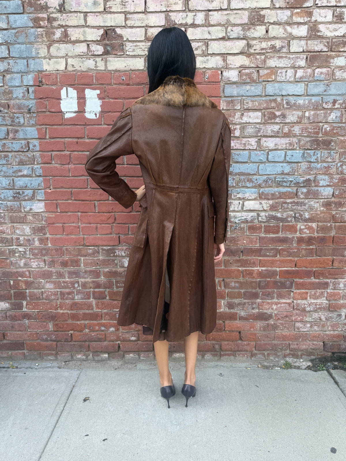 Vintage Leather Jacket with Adjustable Fur Collar