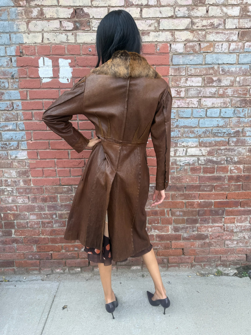 Vintage Leather Jacket with Adjustable Fur Collar