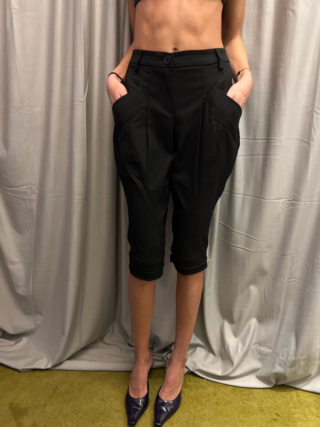 Pinko capri pants