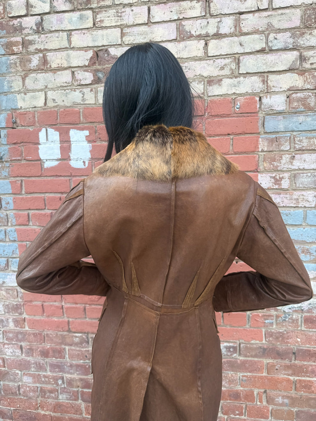 Vintage Leather Jacket with Adjustable Fur Collar