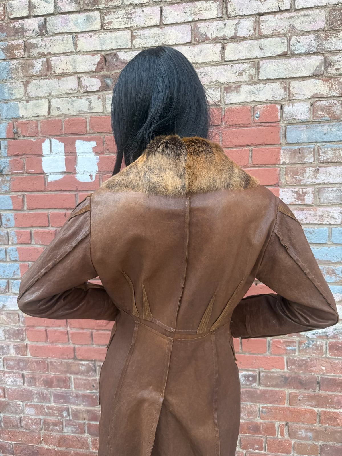 Vintage Leather Jacket with Adjustable Fur Collar