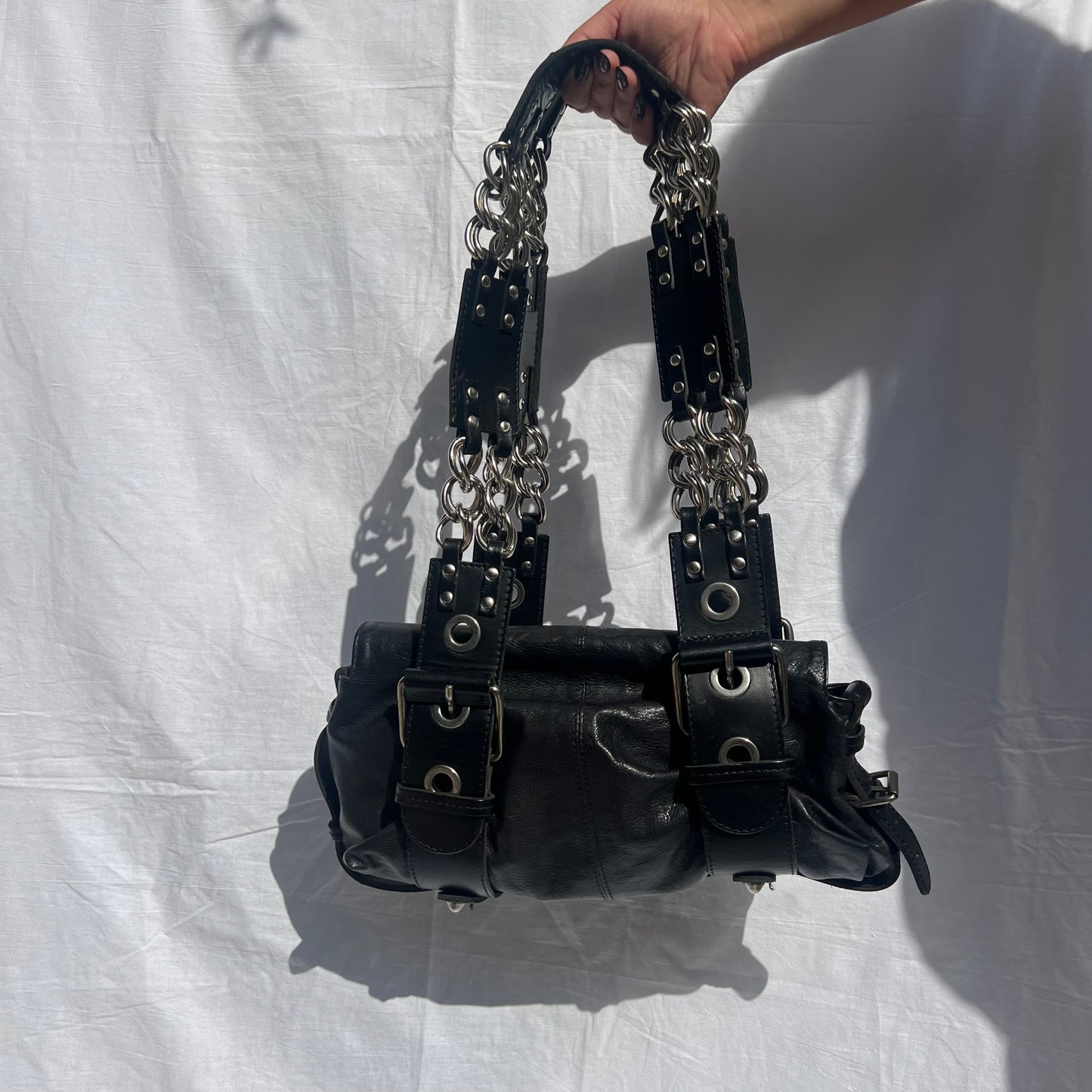 Chloè Leather Chain-Link Shoulder Bag