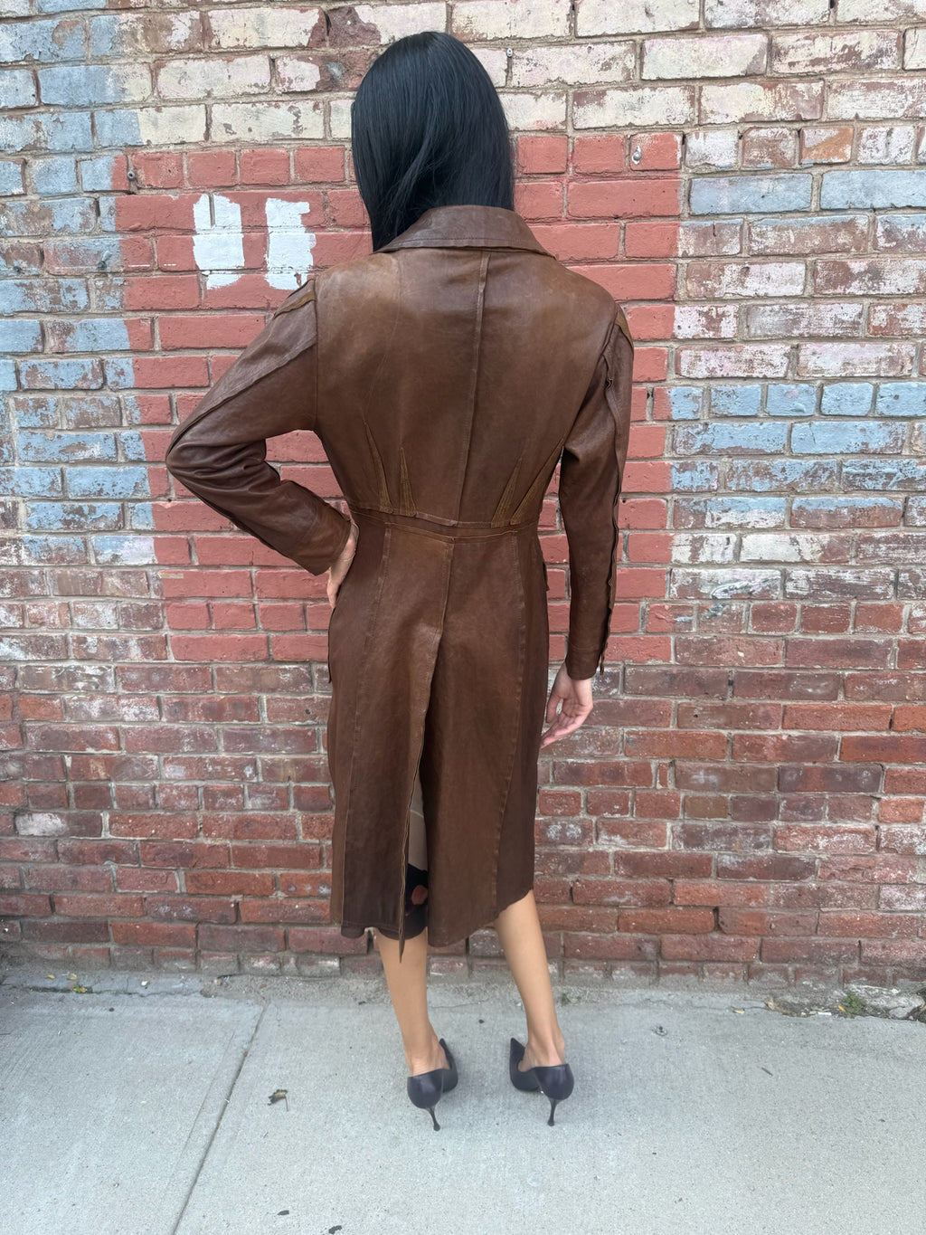 Vintage Leather Jacket with Adjustable Fur Collar