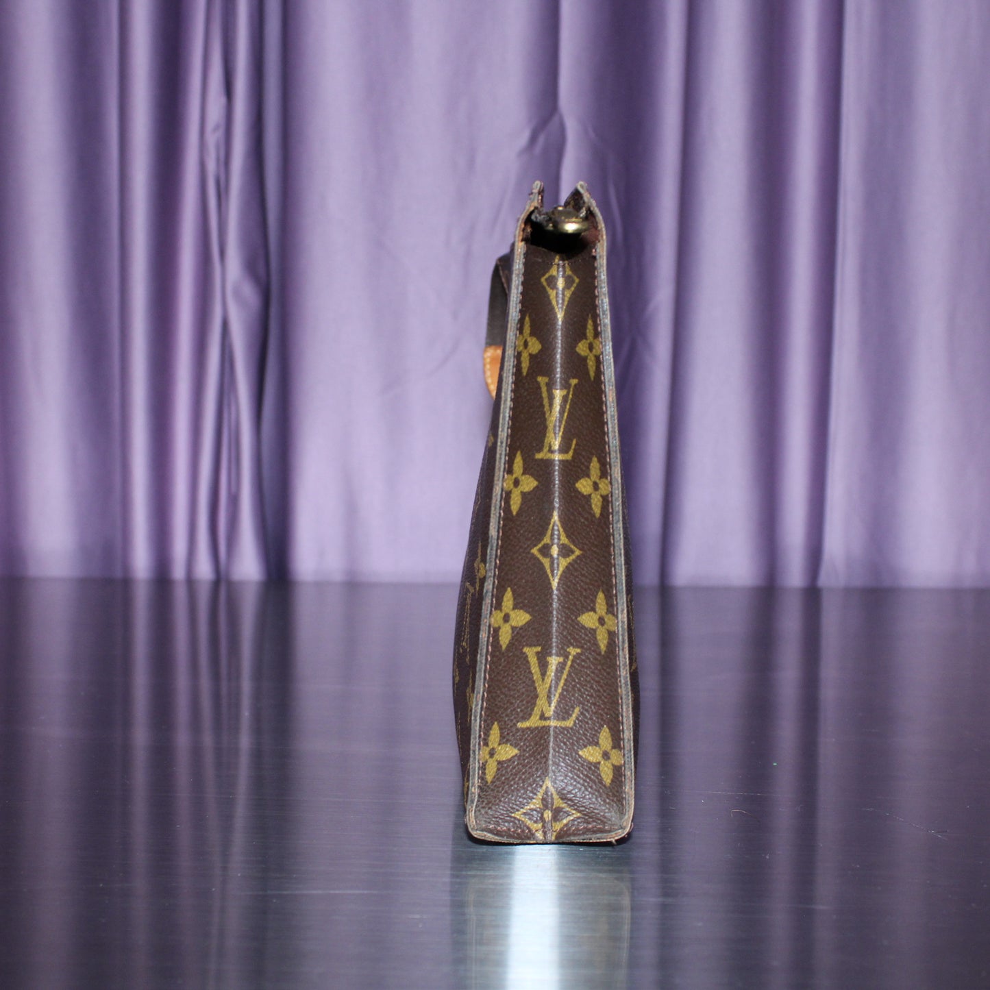LV Poche Toilette